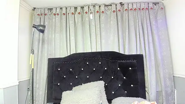 Lessly_Day