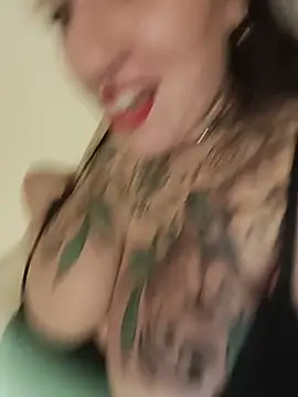 Thelittledevil388 live cam preview