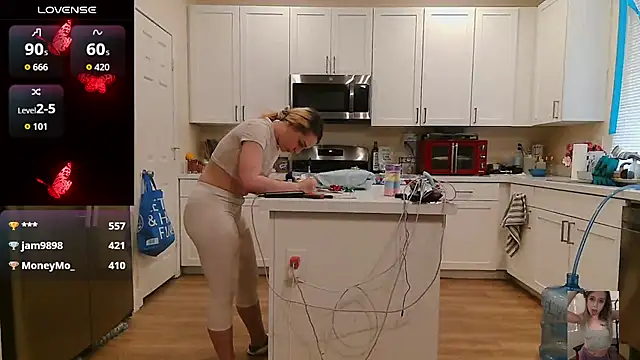 Blondiewithanass