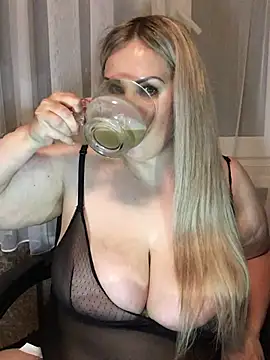 VikiiStoun live cam on StripChat