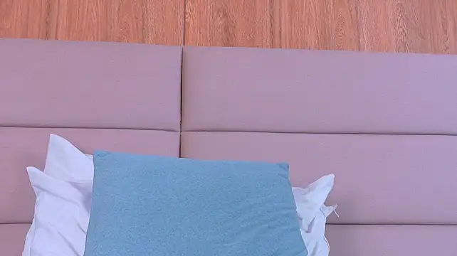 ZoehAngel live cam on StripChat