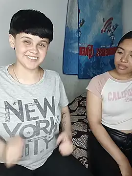 Valkiria_and_Sam live cam on StripChat
