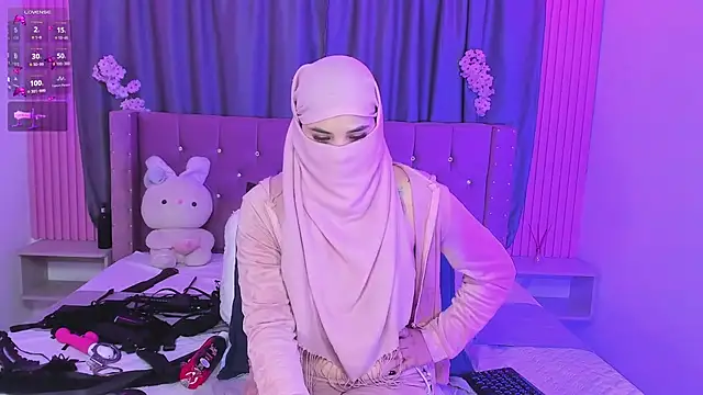 Nayla-Mouna live cam on StripChat
