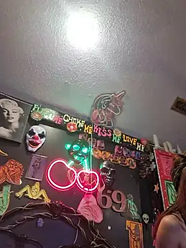 daddyandsplashqueen (Ask my age) - Flash titties