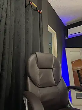 alhaana_ live cam on StripChat