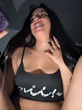 LilacNoir live cam on StripChat
