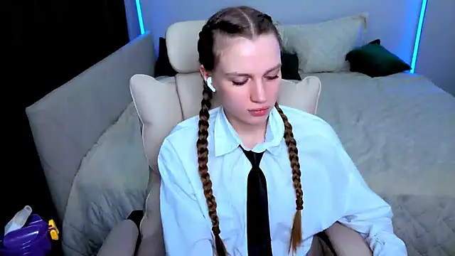 StellaLawless live cam on StripChat