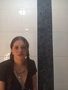 Sharlotshh live cam on StripChat
