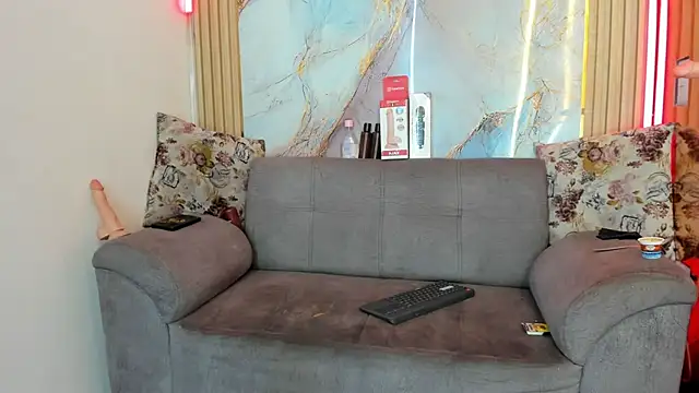 Carolinaa_pm live cam on StripChat