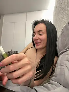 milenas1215 live cam on StripChat
