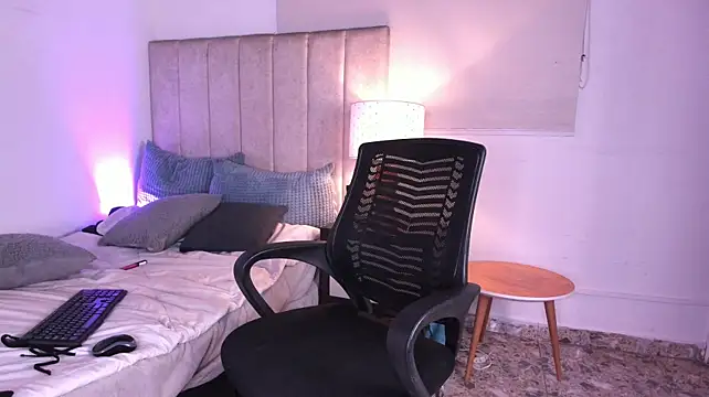 MiaRoseGold live cam on StripChat