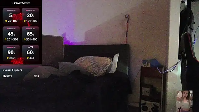 Blondiewithanass