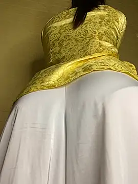 nina2102 (F milf) - take off underwear👗