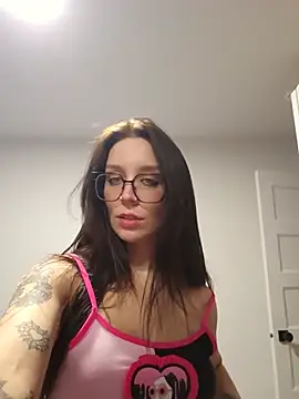 LilyOrion live cam preview