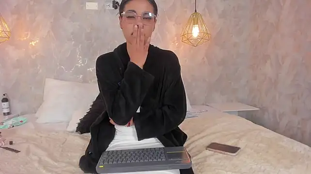 zelie_angels live cam preview