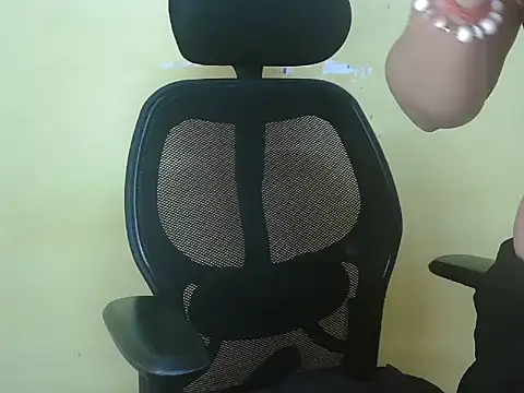 Aniee2 live cam on StripChat