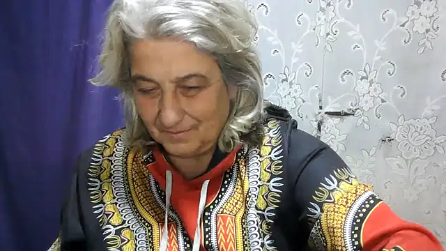ExquisiteMature live cam on StripChat