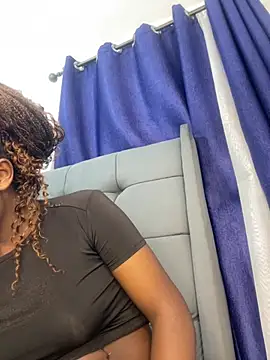 Black_prettty live cam preview