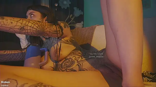 janne_maybe live cam on StripChat