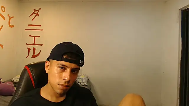 danielitopapuu live cam on StripChat