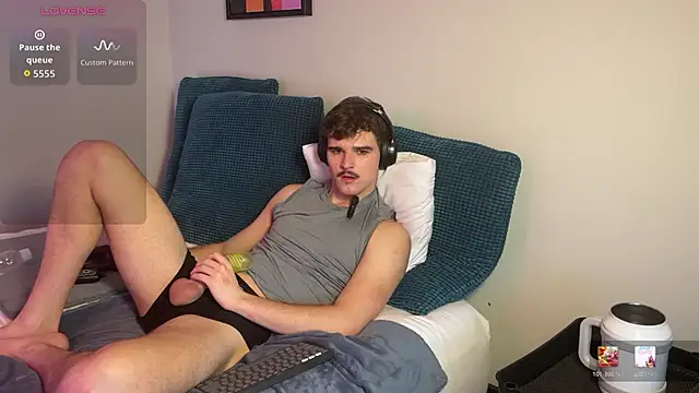 yngdesire live cam on StripChat