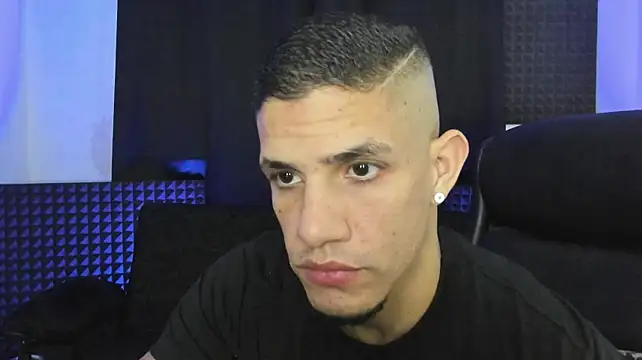 jhonnysnow17 on Stripchat