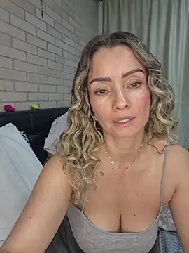 Loly_Horny live cam preview