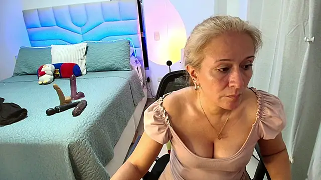 Naty_Stone live cam on StripChat
