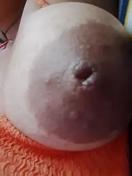 Hotmommax live cam on StripChat