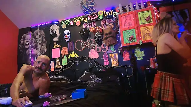 daddyandsplashqueen (Ask my age) - Flash titties