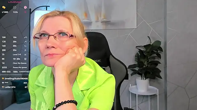 Julie_Lucas