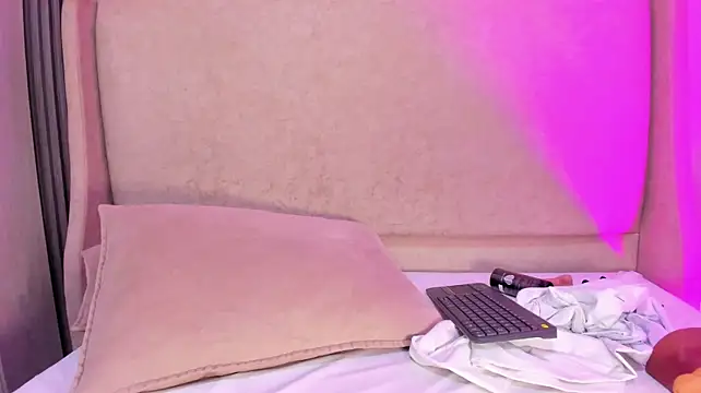 MilyClem live cam preview