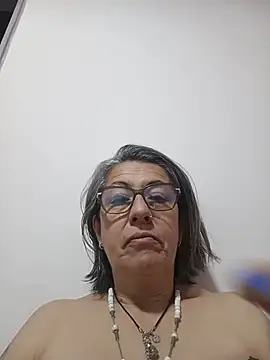 nocturnewhisper live cam on StripChat