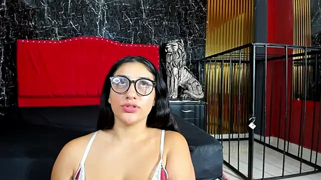_nicolesweet live cam on StripChat