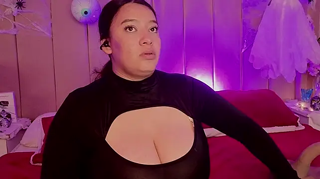 MollyBigBoobs12