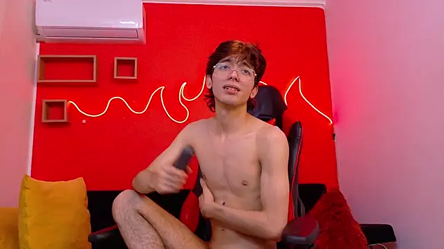 Twink_Sebas7