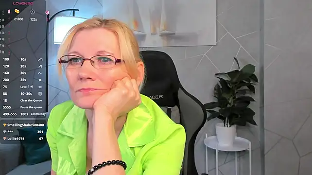 Julie_Lucas