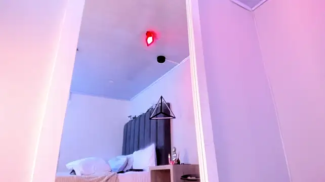 Naomi___x live cam preview