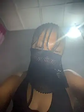 FLOWERAPPLEE live cam preview