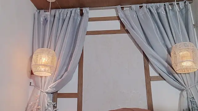 Suzannebloom live cam preview