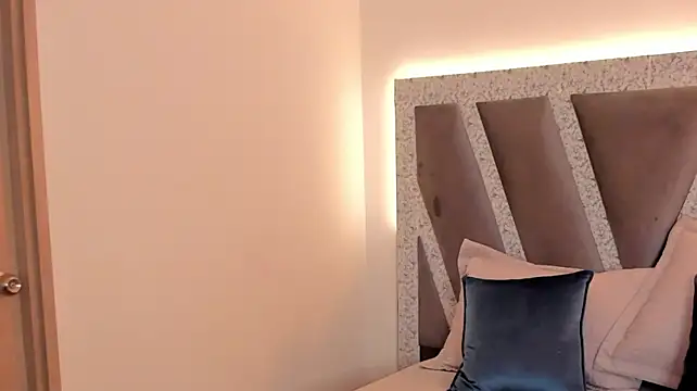 soophieblair_ (F young) - show tits and play with them 🥵