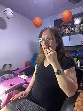 kaylaMinov_