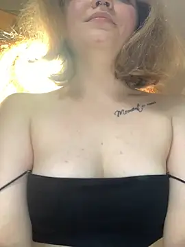 SarahStanleyyy live cam on StripChat