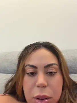 LariiHotWife
