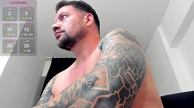 musclemonster31 live cam preview