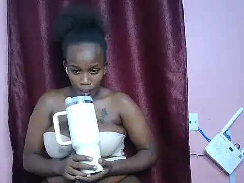 Chichiwsexy live cam on StripChat