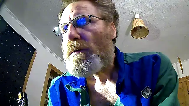 GingerBeardedLynx live cam preview