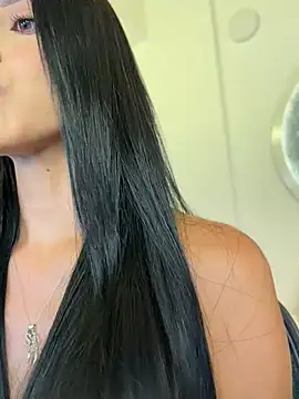 sarahhsmitth1 (F young) - I want to feel you—touch me.