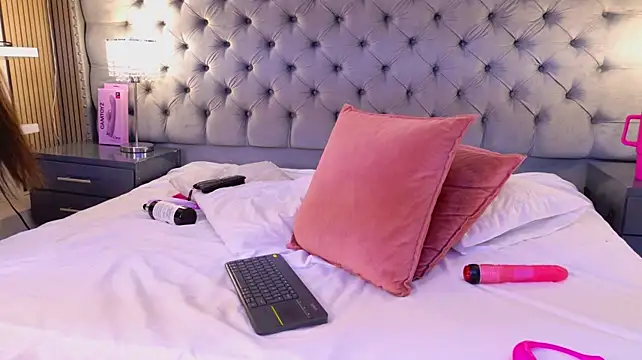 GabyKastell live cam on StripChat