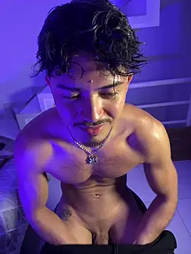 Nicolai_Karav live cam on StripChat
